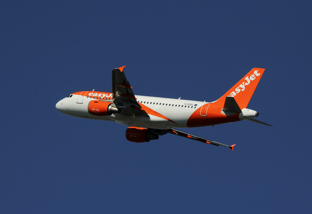 Photo of Easyjet G-EZDL, Airbus A319