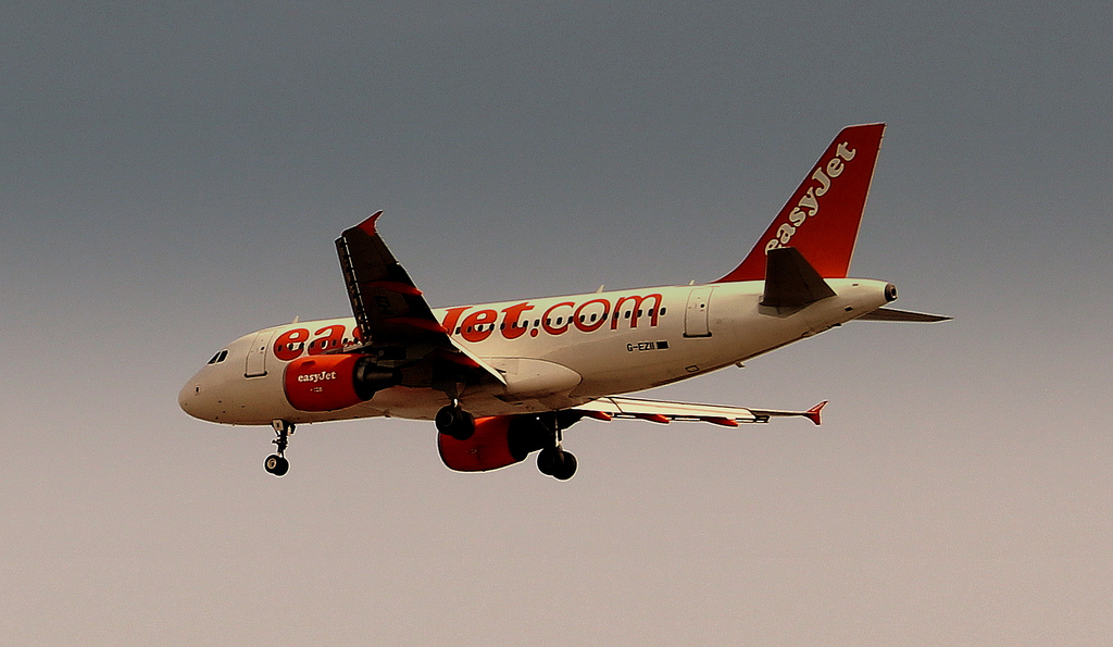 Photo of Easyjet G-EZII, Airbus A319
