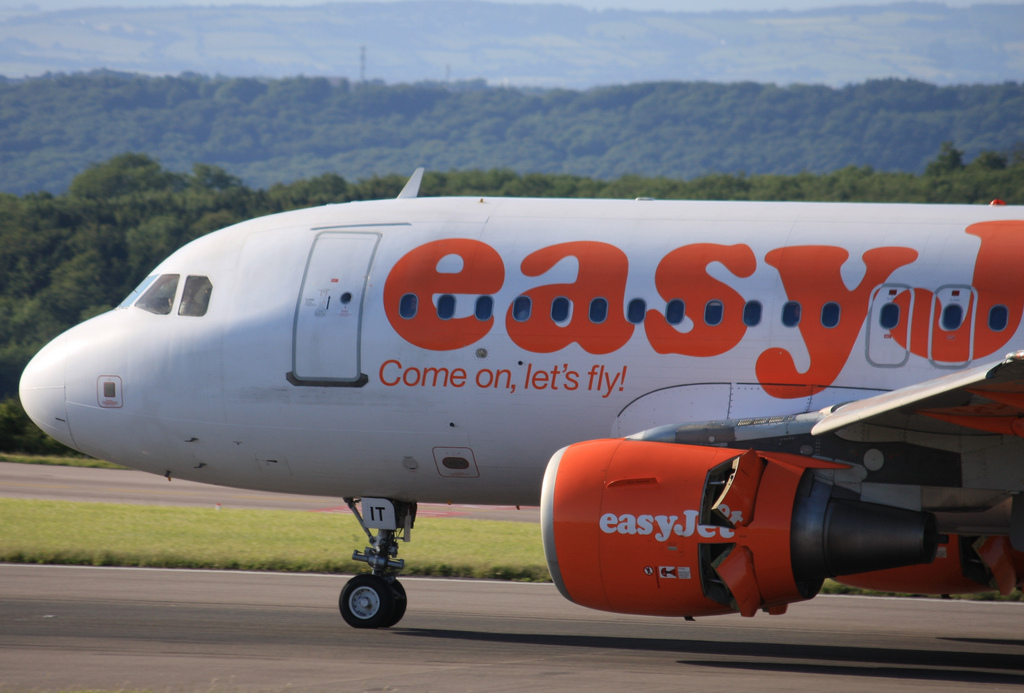 Photo of Easyjet G-EZIT, Airbus A319