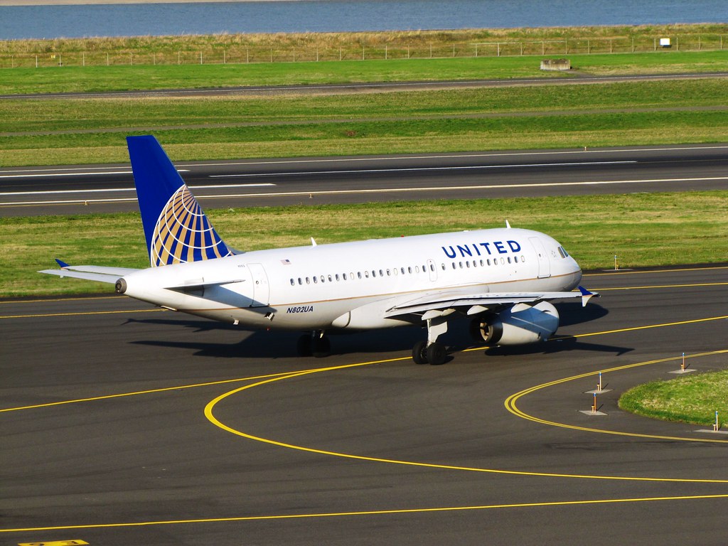Photo of United N802UA, Airbus A319