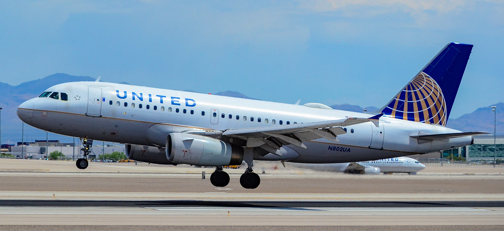 Photo of United N802UA, Airbus A319