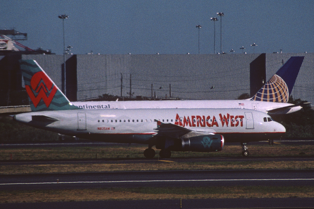 Photo of American Airlines N835AW, Airbus A319