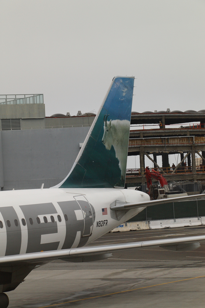 Photo of Frontier Airlines N921FR, Airbus A319