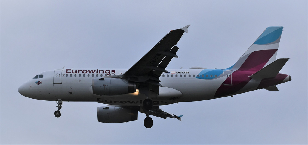Photo of Eurowings OE-LYW, Airbus A319