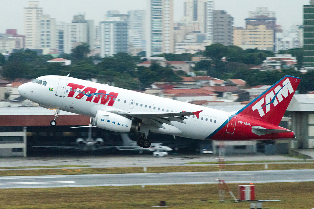 Photo of LATAM Airlines Brasil PR-MAL, Airbus A319