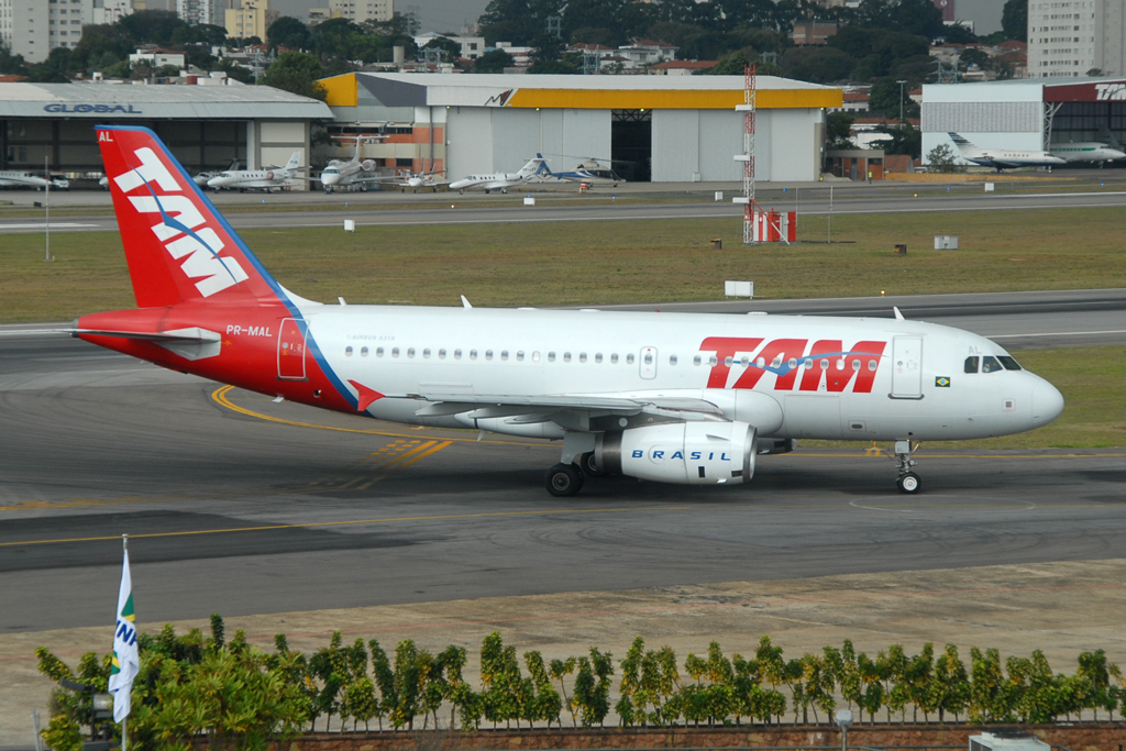 Photo of LATAM Airlines Brasil PR-MAL, Airbus A319