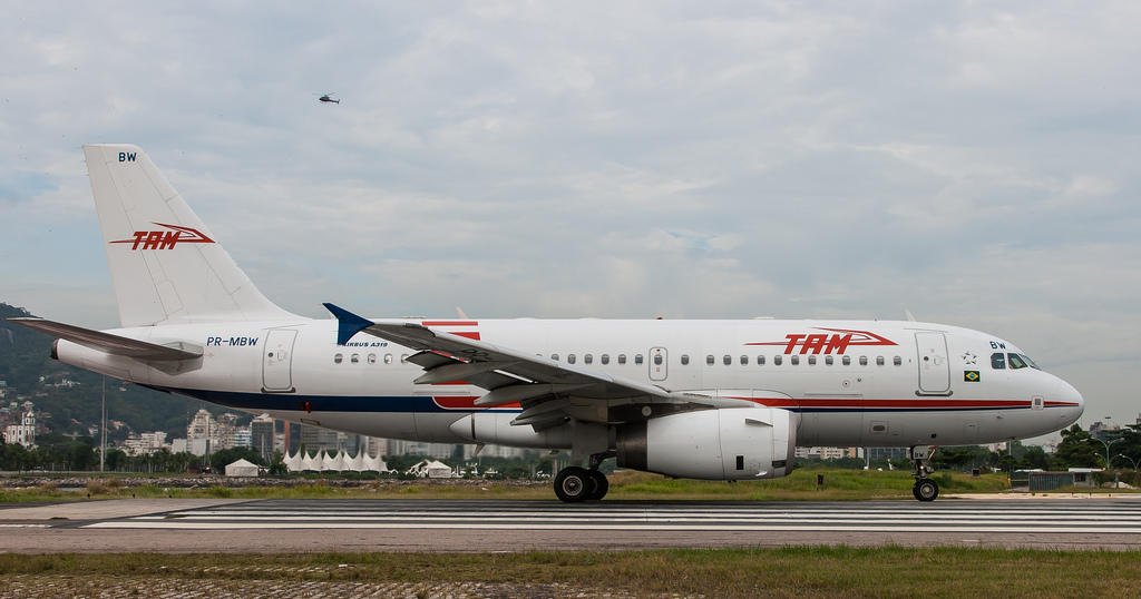Photo of TAM Linhas Aereas PR-MBW, Airbus A319