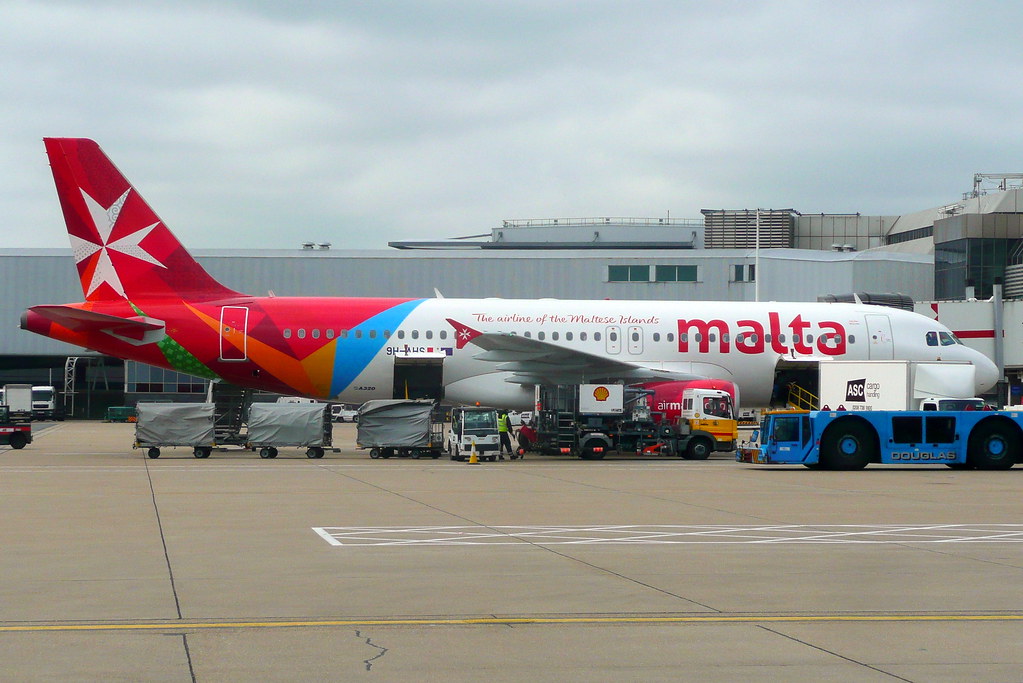 Photo of Air Malta 9H-AHS, Airbus A320