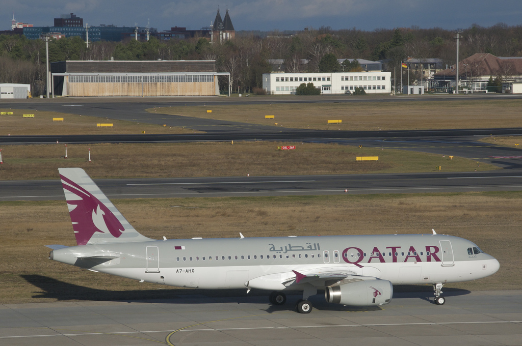 Photo of Qatar Airways A7-AHX, Airbus A320