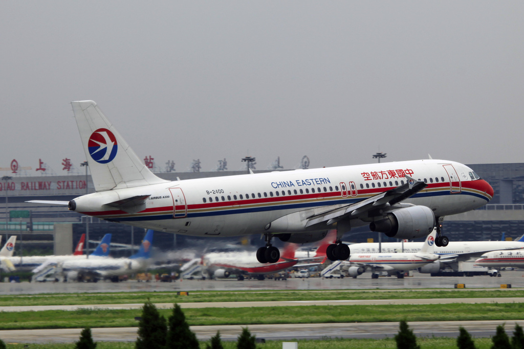 Photo of China Eastern Airlines B-2400, Airbus A320