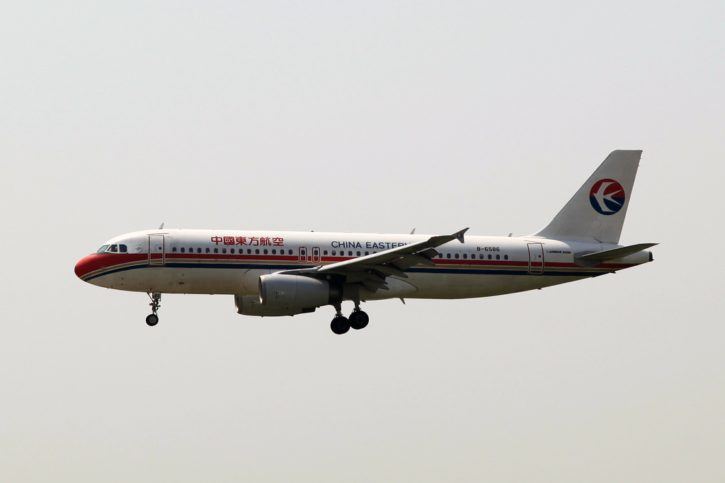 Photo of China Eastern Airlines B-6586, Airbus A320