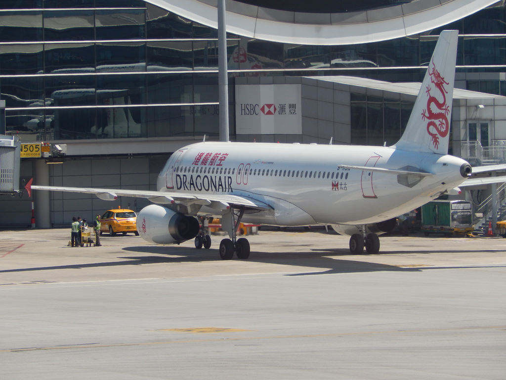 Photo of Cathay Dragon B-HSN, Airbus A320