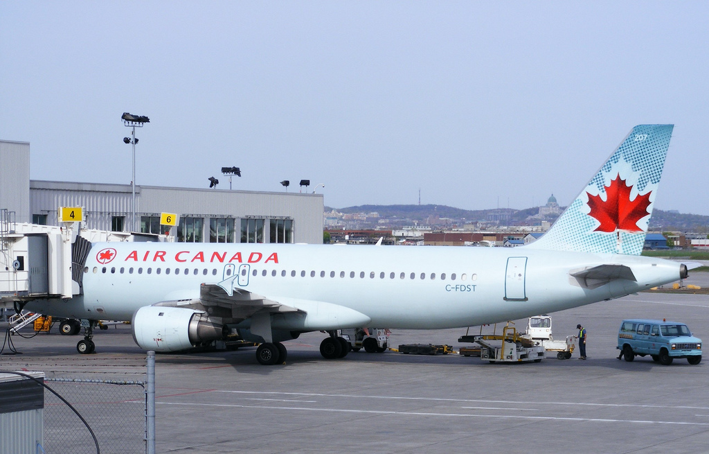 Photo of Air Canada C-FDST, Airbus A320