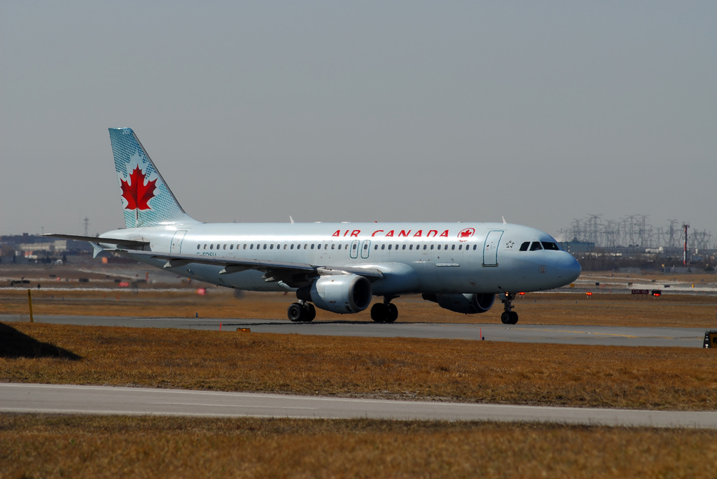 Photo of Air Canada C-FDSU, Airbus A320