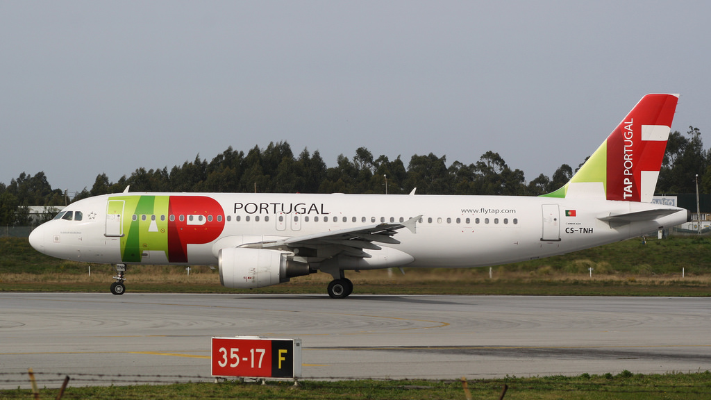 Photo of TAP Air Portugal CS-TNH, Airbus A320