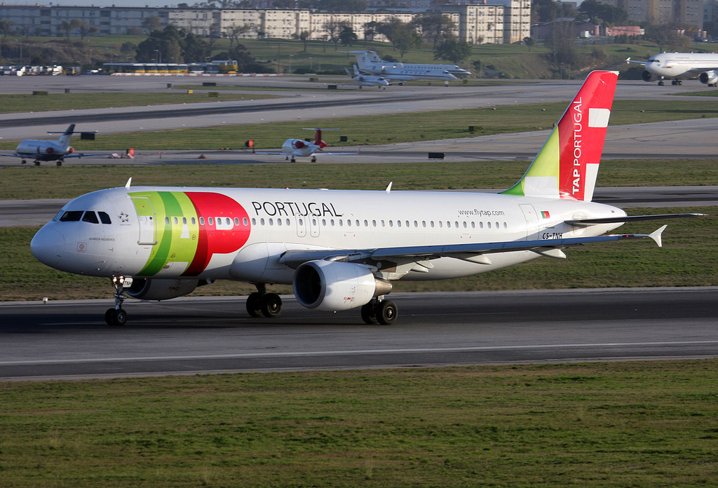 Photo of TAP Air Portugal CS-TNH, Airbus A320