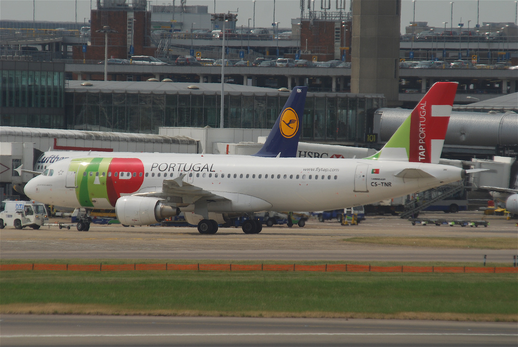 Photo of TAP Air Portugal CS-TNR, Airbus A320