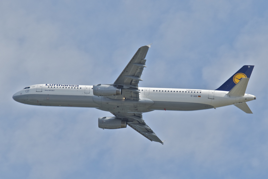 Photo of Lufthansa D-AIDI, Airbus A321