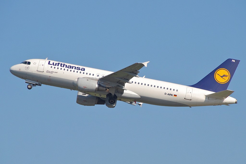 Photo of Lufthansa D-AIPA, Airbus A320
