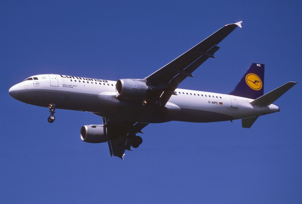 Photo of Lufthansa D-AIPC, Airbus A320