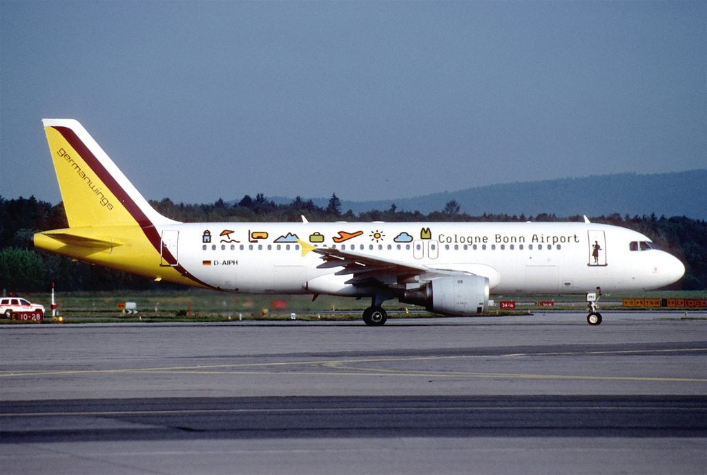 Photo of Lufthansa D-AIPH, Airbus A320
