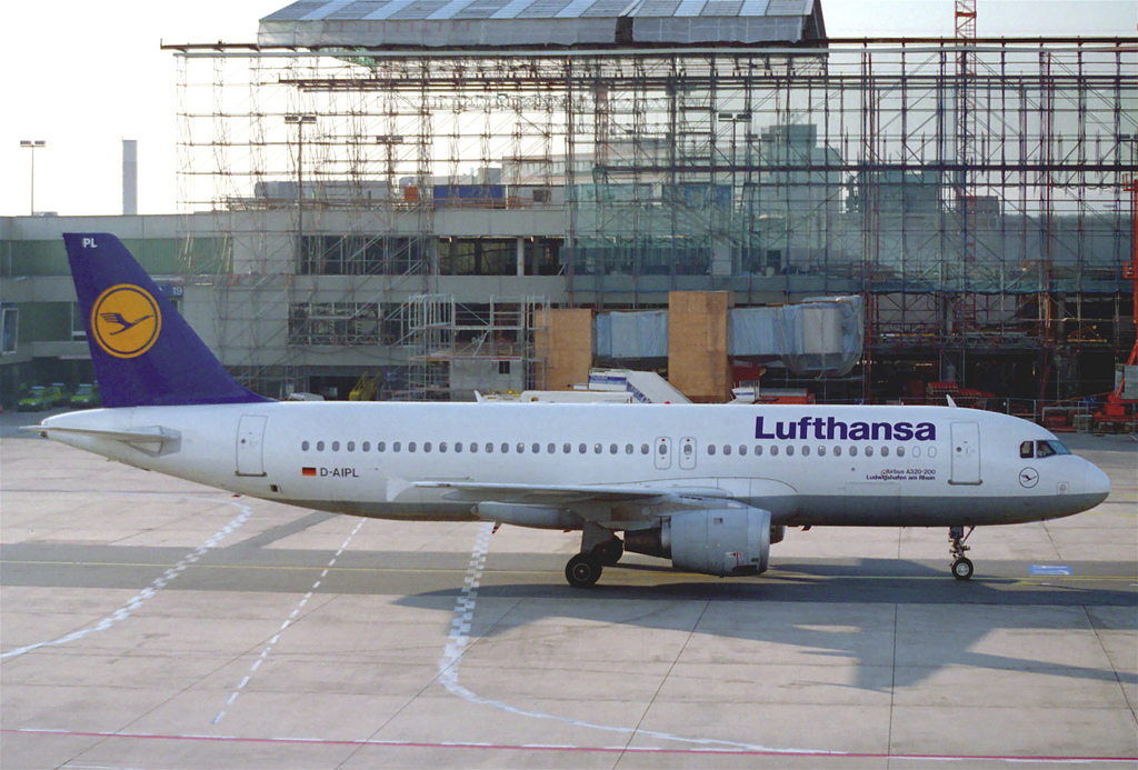 Photo of Lufthansa D-AIPL, Airbus A320