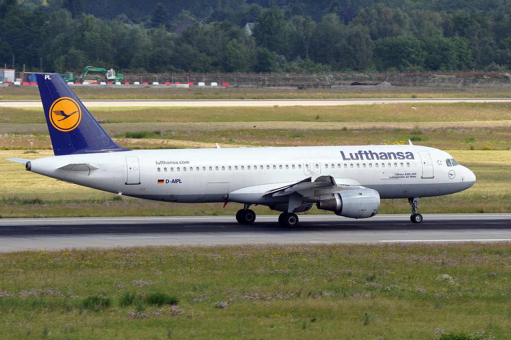Photo of Lufthansa D-AIPL, Airbus A320