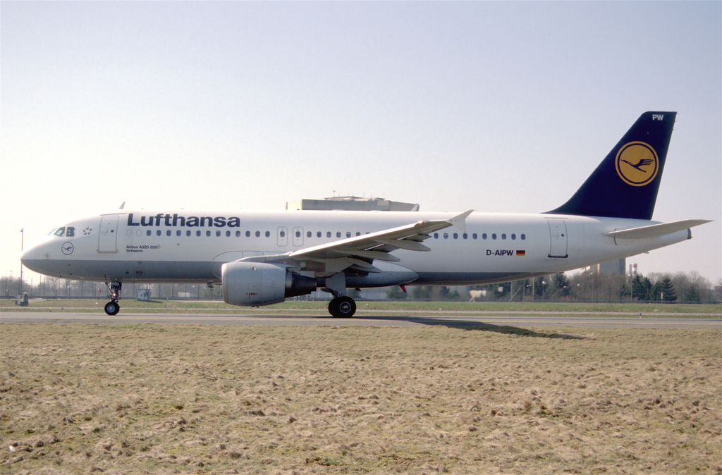 Photo of Lufthansa D-AIPW, Airbus A320