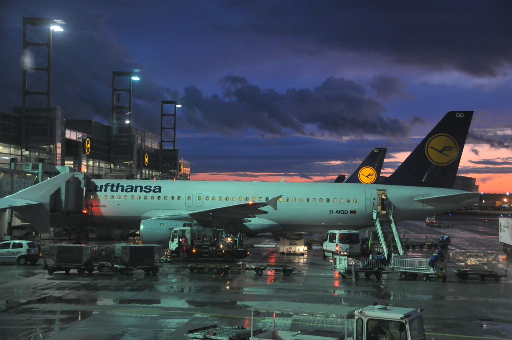 Photo of Lufthansa D-AIQD, Airbus A320