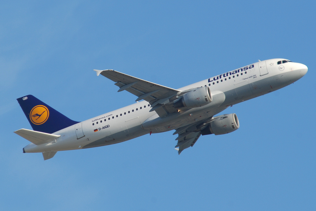 Photo of Lufthansa D-AIQD, Airbus A320