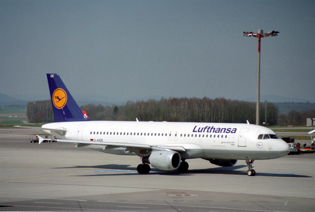 Photo of Germanwings D-AIQE, Airbus A320