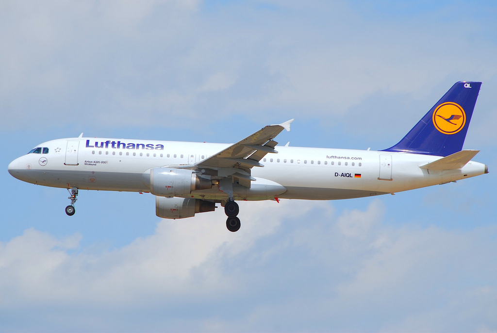 Photo of Lufthansa D-AIQL, Airbus A320
