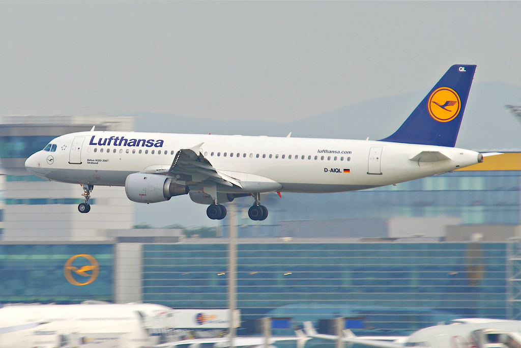 Photo of Lufthansa D-AIQL, Airbus A320
