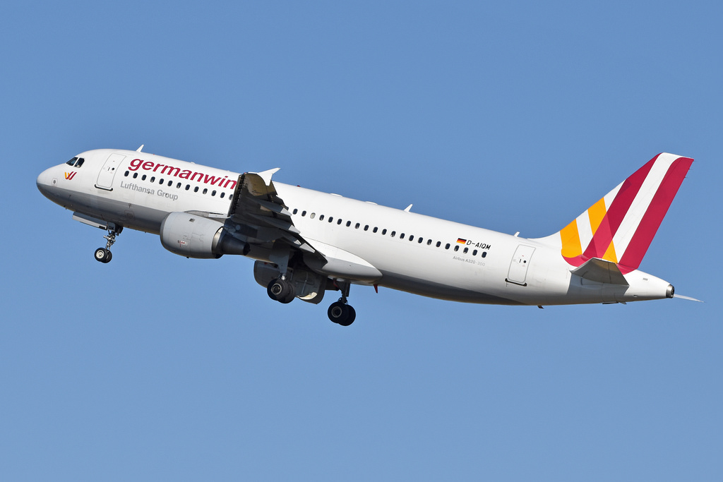 Photo of Eurowings D-AIQM, Airbus A320