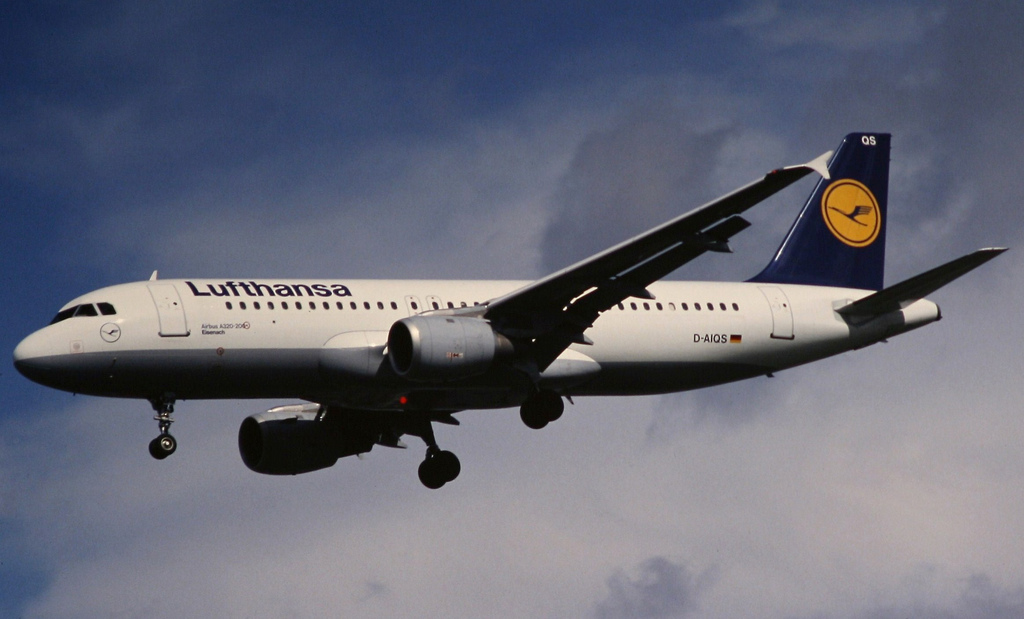 Photo of Lufthansa D-AIQS, Airbus A320