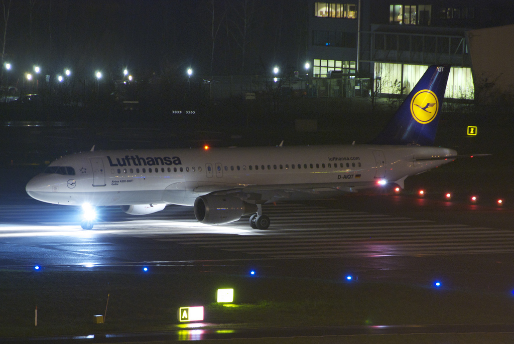 Photo of Lufthansa D-AIQT, Airbus A320
