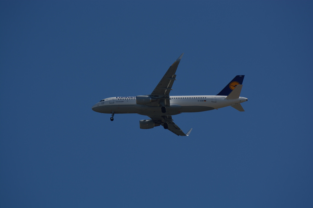 Photo of Lufthansa D-AIUM, Airbus A320