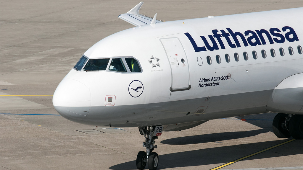 Photo of Lufthansa D-AIZB, Airbus A320
