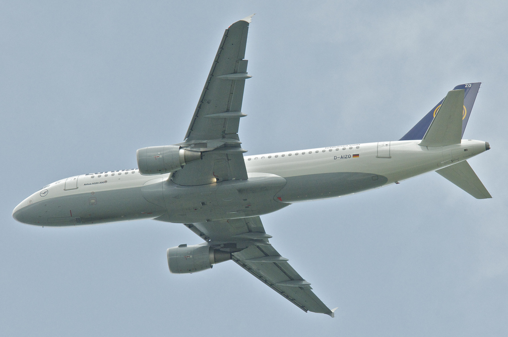 Photo of Lufthansa D-AIZO, Airbus A320