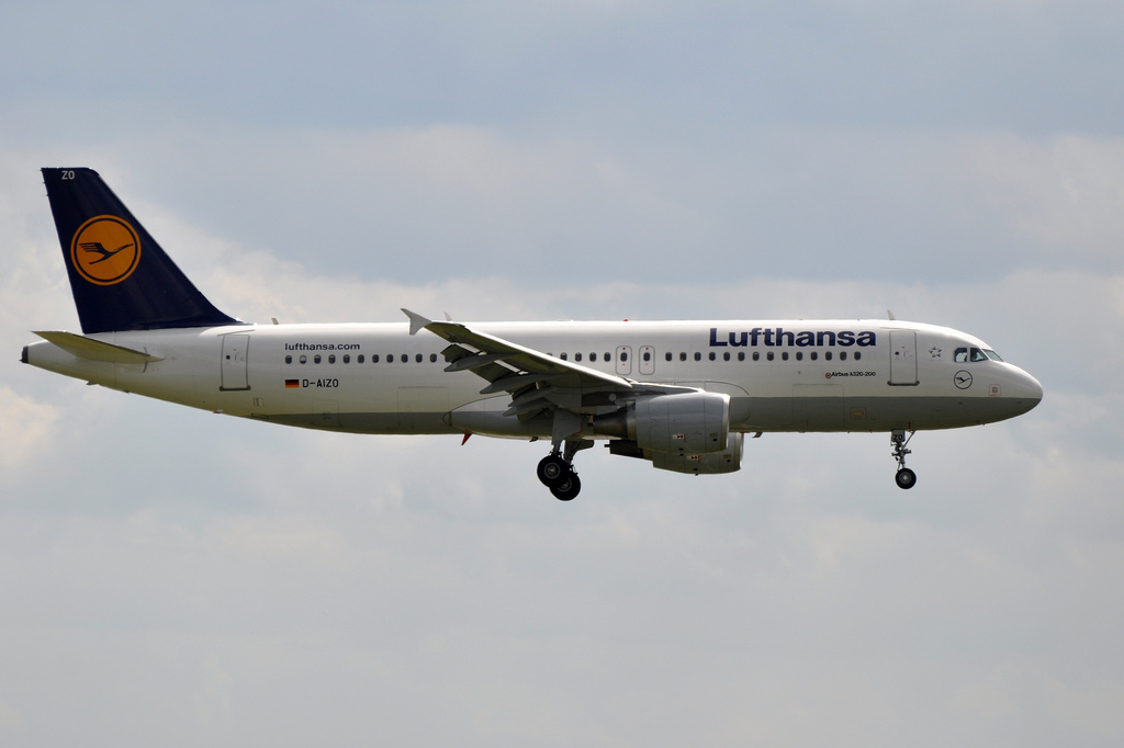 Photo of Lufthansa D-AIZO, Airbus A320