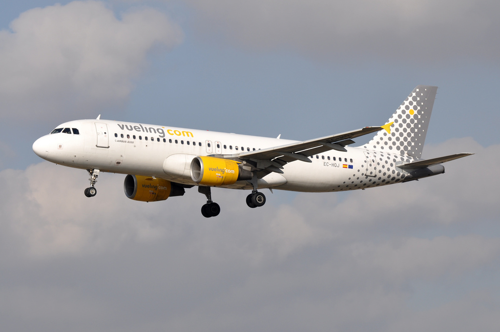 Photo of Vueling EC-HQJ, Airbus A320