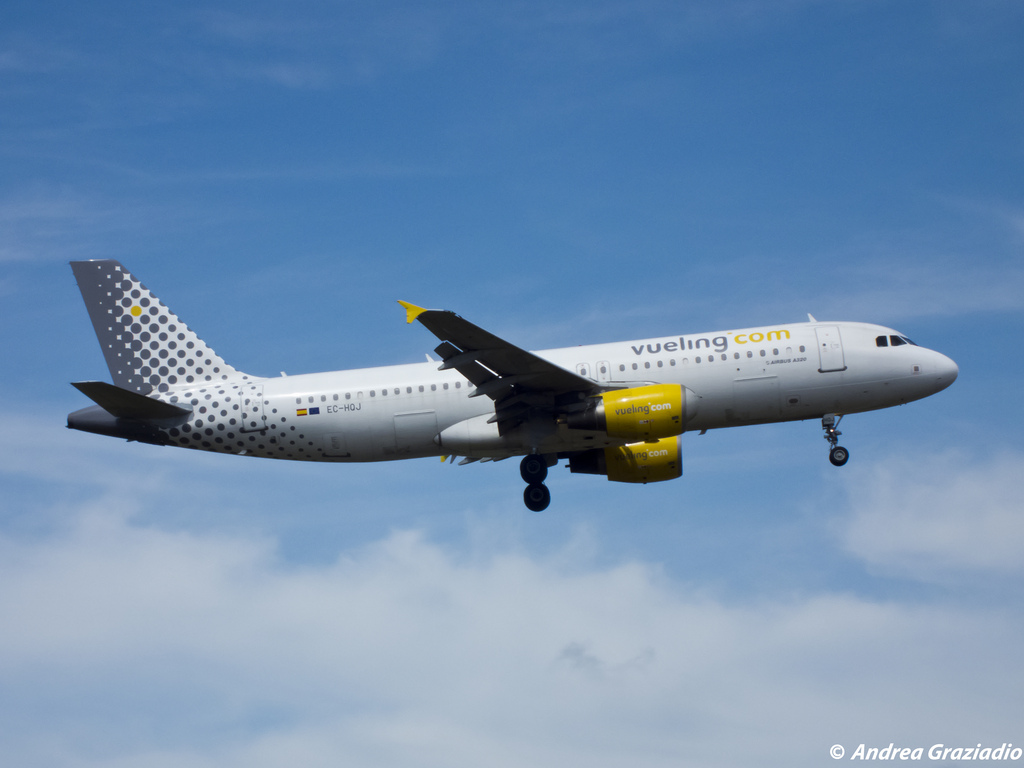 Photo of Vueling EC-HQJ, Airbus A320