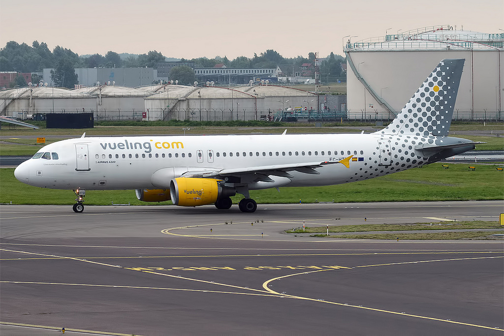 Photo of Vueling EC-HTD, Airbus A320