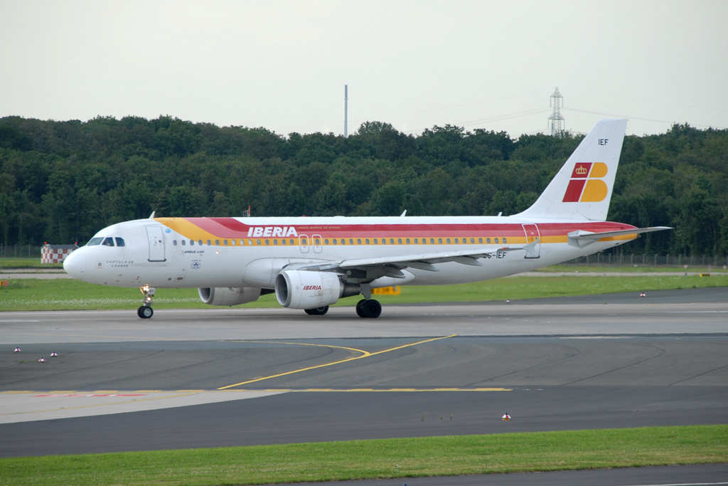 Photo of Iberia EC-IEF, Airbus A320