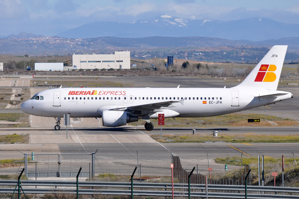 Photo of Iberia Express EC-JFH, Airbus A320