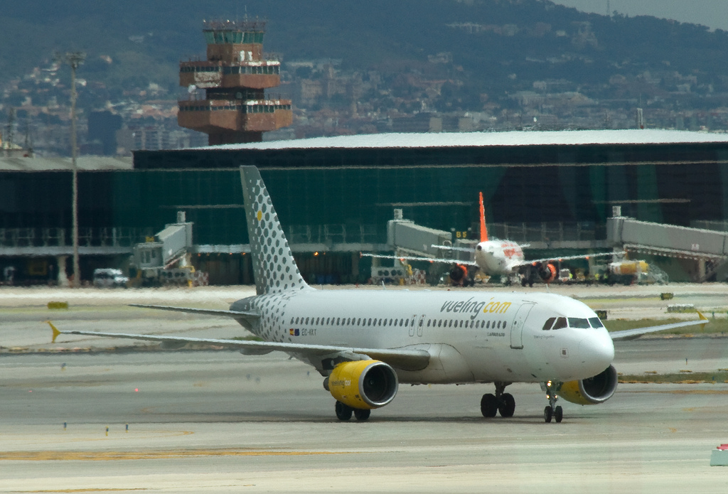 Photo of Vueling EC-KKT, Airbus A320