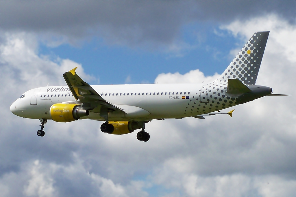 Photo of Vueling EC-LML, Airbus A320