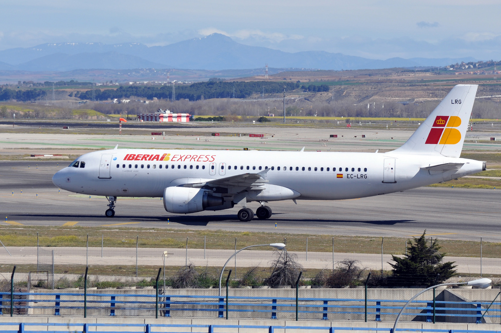 Photo of Iberia EC-LRG, Airbus A320