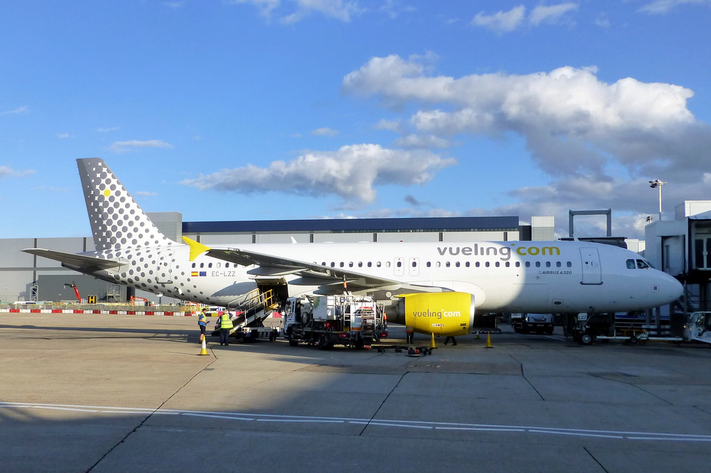Photo of Vueling EC-LZZ, Airbus A320