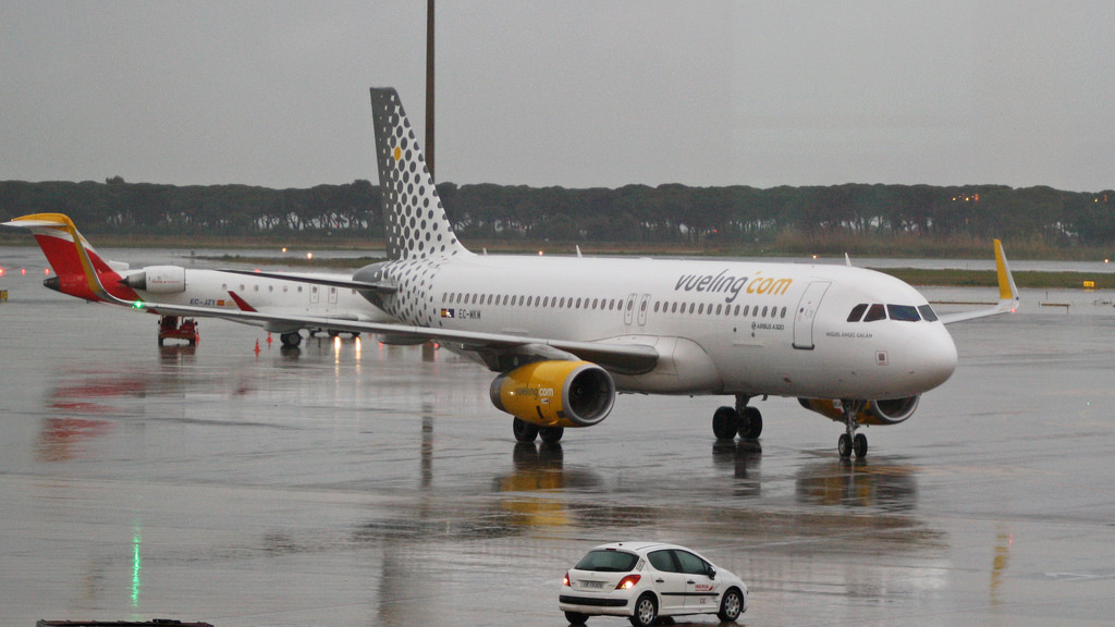 Photo of Vueling EC-MKM, Airbus A320